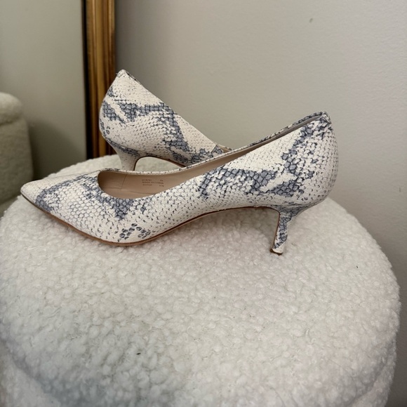 Cole Haan Shoes - NEW Cole Haan Vesta White and Gray Snakeskin pointy toe heels